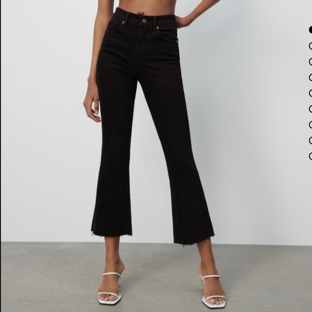 ZARA MID-RISE FLARED CROPPED JEANS